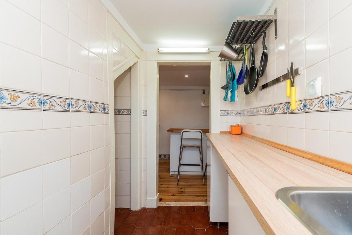 Attic Apartment With Balcony In Bairro Alto Lisboa Eksteriør bilde