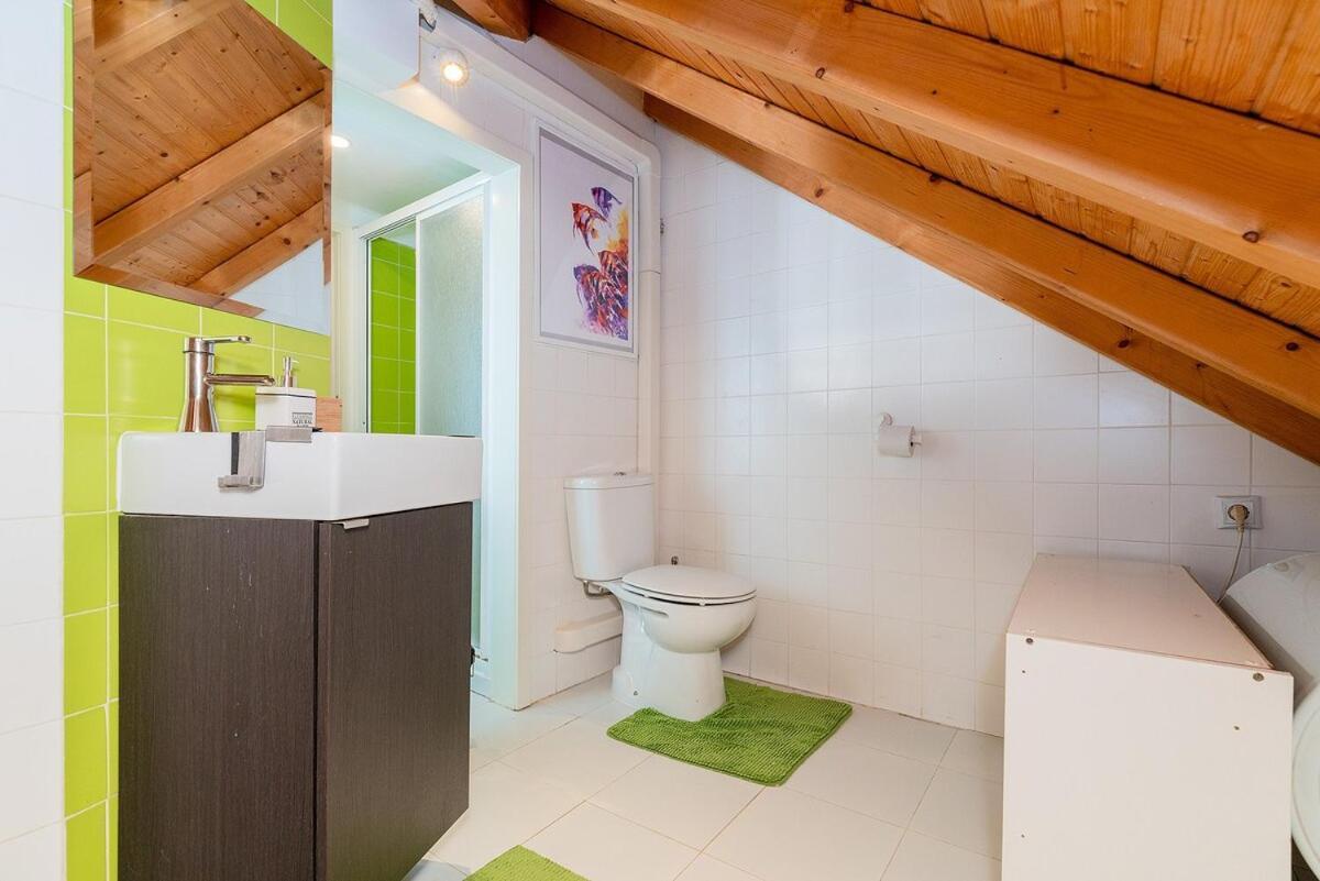 Attic Apartment With Balcony In Bairro Alto Lisboa Eksteriør bilde