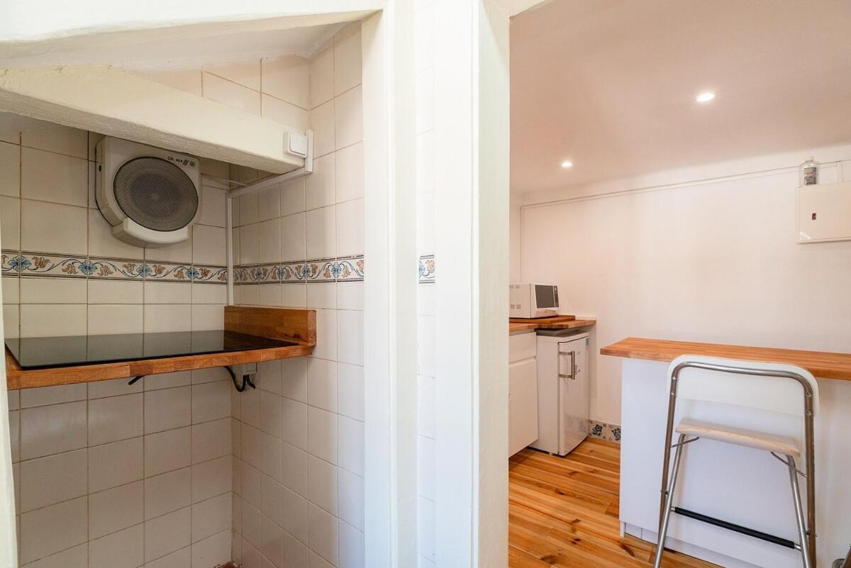 Attic Apartment With Balcony In Bairro Alto Lisboa Eksteriør bilde