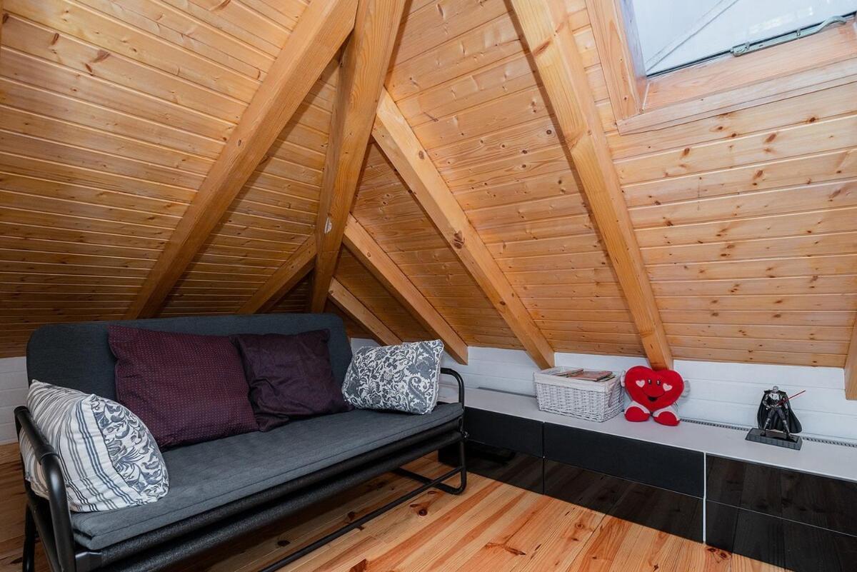 Attic Apartment With Balcony In Bairro Alto Lisboa Eksteriør bilde