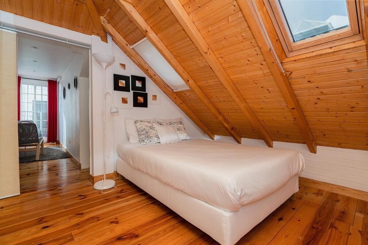Attic Apartment With Balcony In Bairro Alto Lisboa Eksteriør bilde