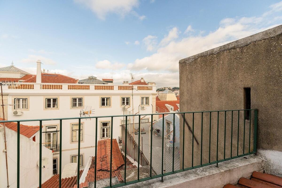 Attic Apartment With Balcony In Bairro Alto Lisboa Eksteriør bilde